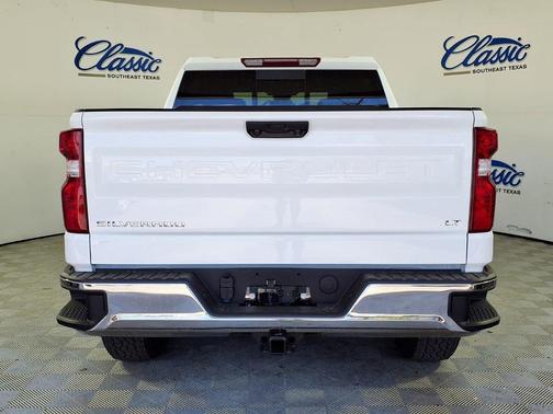 Summit White 2026 Chevrolet Silverado 1500 LT