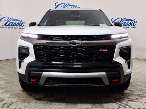 Polar White Tricoat 2026 Chevrolet Traverse AWD Z71