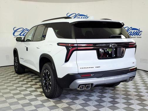 Polar White Tricoat 2026 Chevrolet Traverse AWD Z71