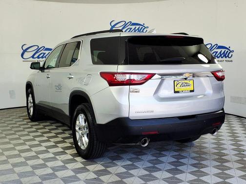 Silver Ice Metallic 2021 Chevrolet Traverse LT Leather