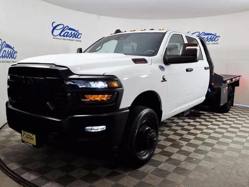 Bright White Clearcoat 2026 RAM 3500 Tradesman/Big Horn