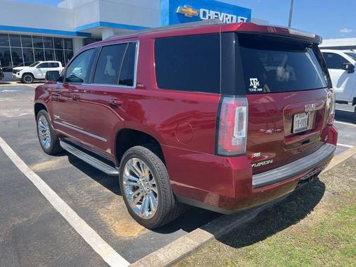 Red 2017 GMC Yukon SLT