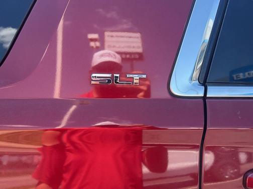 Red 2017 GMC Yukon SLT