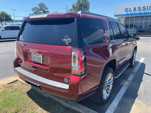 Red 2017 GMC Yukon SLT