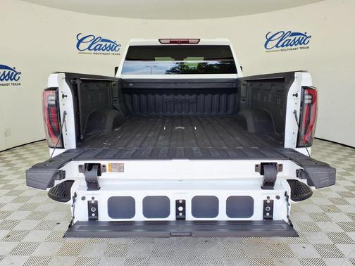 Summit White 2025 GMC Sierra 2500 AT4
