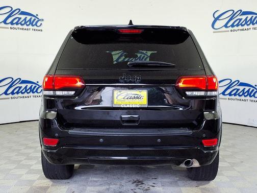 Diamond Black Crystal Pearlcoat 2021 Jeep Grand Cherokee Laredo