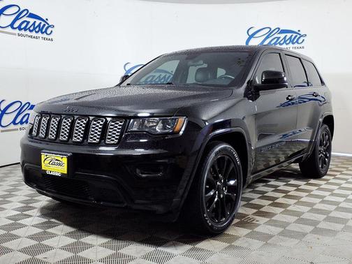 Diamond Black Crystal Pearlcoat 2021 Jeep Grand Cherokee Laredo