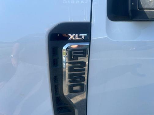 Oxford White 2024 Ford F-250 XLT