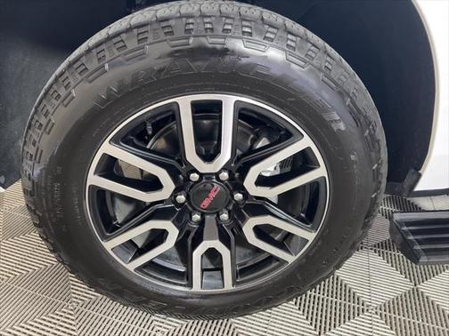 2022 GMC Yukon 4WD AT4