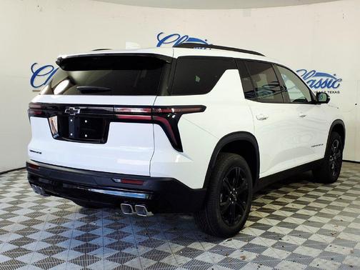 White 2027 Chevrolet Traverse LT