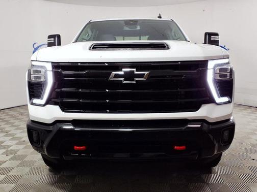 Summit White 2026 Chevrolet Silverado 2500 LT
