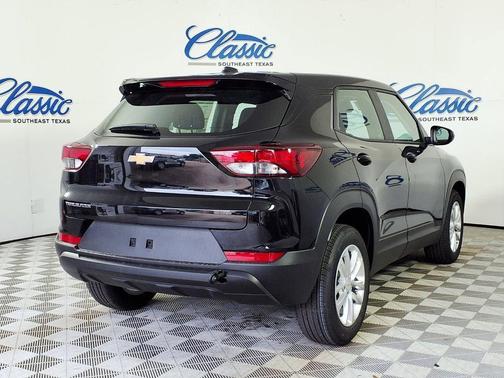 Mosaic Black Metallic 2026 Chevrolet Trailblazer LS