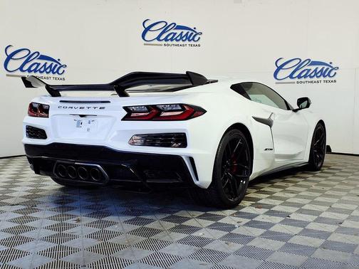 Arctic White 2026 Chevrolet Corvette Z06