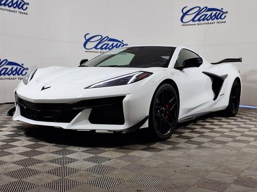 Arctic White 2026 Chevrolet Corvette Z06