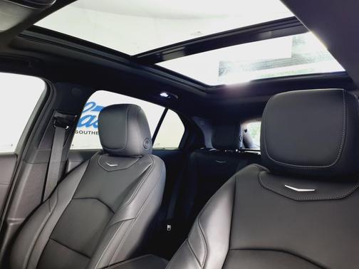 2022 Cadillac XT4 Premium Luxury