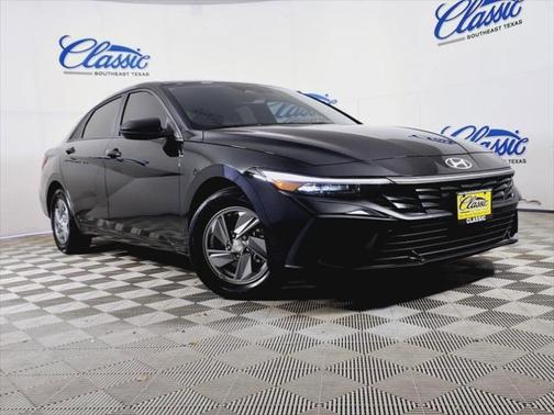 2024 Hyundai ELANTRA SE