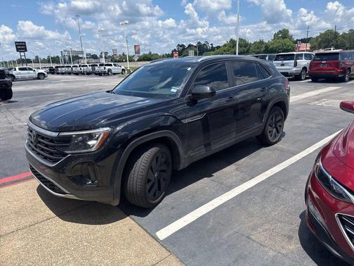 Deep Black Pearl 2024 Volkswagen Atlas Cross Sport 2.0T SE w/Technology