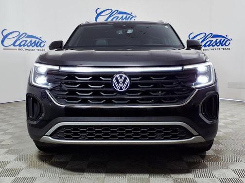 Deep Black Pearl 2024 Volkswagen Atlas Cross Sport 2.0T SE w/Technology