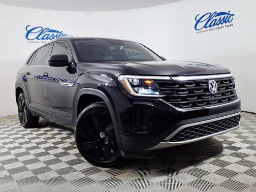 Deep Black Pearl 2024 Volkswagen Atlas Cross Sport 2.0T SE w/Technology