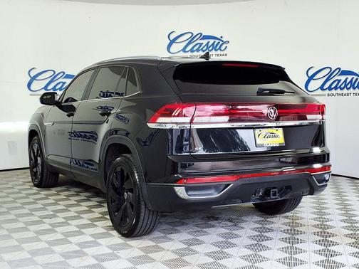 Deep Black Pearl 2024 Volkswagen Atlas Cross Sport 2.0T SE w/Technology
