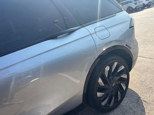 Silver Radiance Metallic Clearcoat 2025 Lincoln Nautilus Reserve