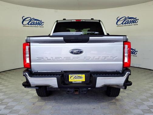 Iconic Silver Metallic 2023 Ford F-250 XLT