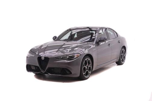 Vesuvio Gray Metallic 2026 Alfa Romeo Giulia
