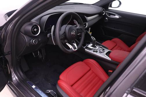Vesuvio Gray Metallic 2026 Alfa Romeo Giulia