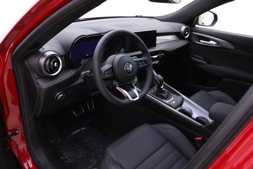 Rosso 2025 Alfa Romeo Tonale