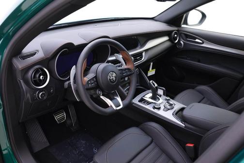 Verde 2025 Alfa Romeo Stelvio Veloce