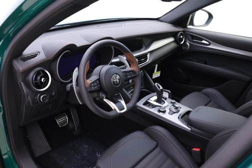 2025 Alfa Romeo Stelvio Base