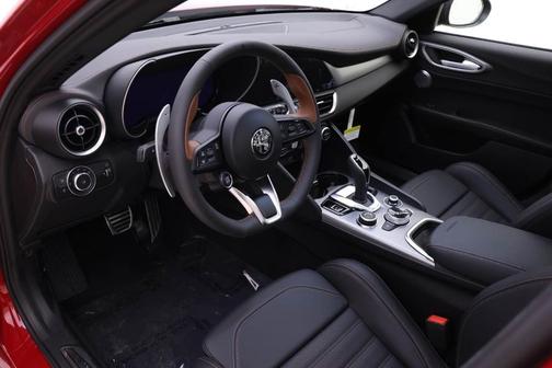 2025 Alfa Romeo Giulia Intensa