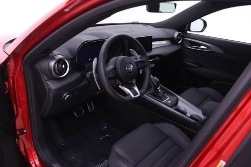 Rosso 2026 Alfa Romeo Tonale