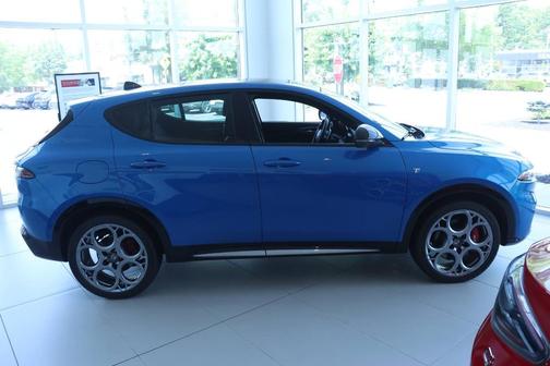 Misano Blue Metallic 2024 Alfa Romeo Tonale Ti