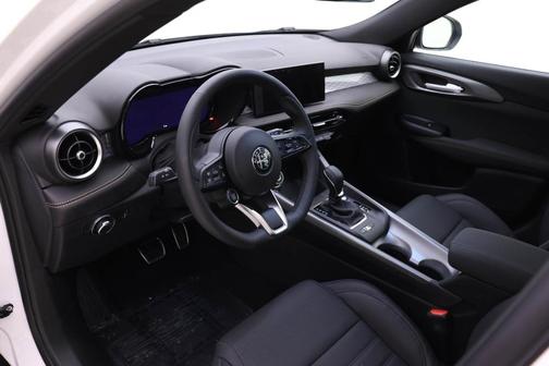 2025 Alfa Romeo Tonale Base