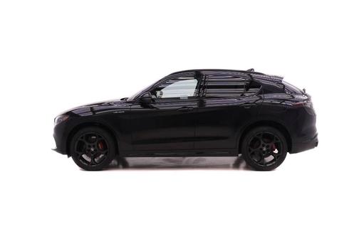 Vulcano Black Metallic 2026 Alfa Romeo Stelvio