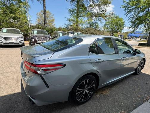 Celestial Silver Metallic 2019 Toyota Camry SE