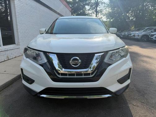 Glacier White 2017 Nissan Rogue S