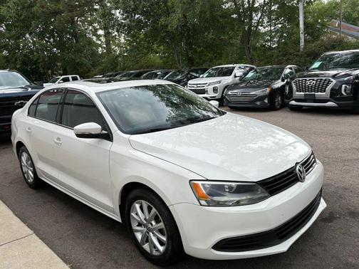 Candy White 2011 Volkswagen Jetta SE