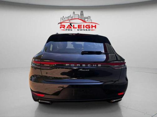 2021 Porsche Macan Sport Utility 4D