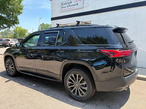 Mosaic Black Metallic 2022 Chevrolet Traverse RS