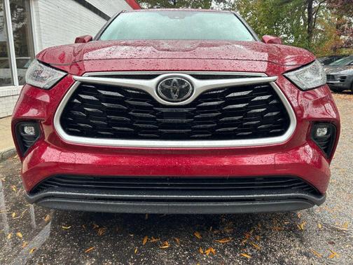 2020 Toyota Highlander LE