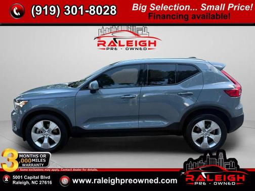 2022 Volvo XC40 T5 Momentum