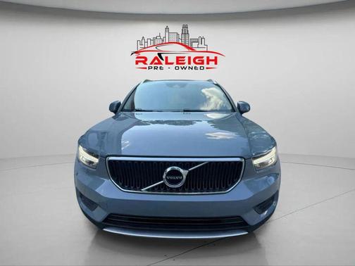 2022 Volvo XC40 T5 Momentum