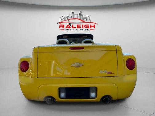 2004 Chevrolet SSR Convertible Pickup 2D