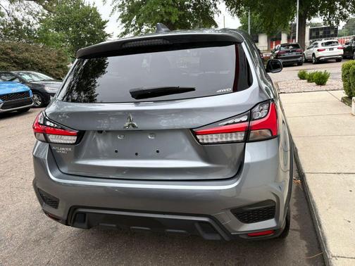 Alloy Silver Metallic 2025 Mitsubishi Outlander Sport 2.0 SP