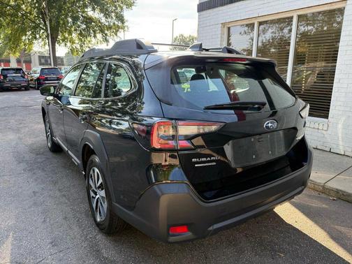 2023 Subaru Outback Base