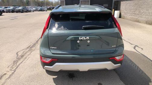 Cityscape Green 2025 Kia Niro EX