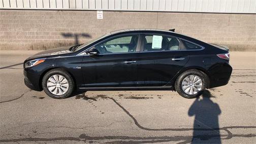 2016 Hyundai SONATA Hybrid SE