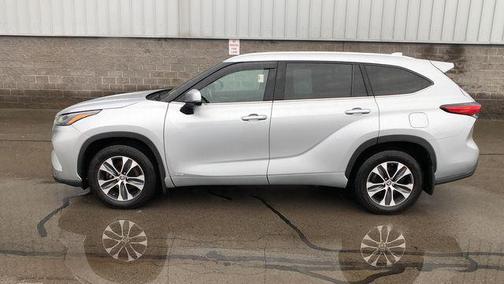 2022 Toyota Highlander Hybrid XLE